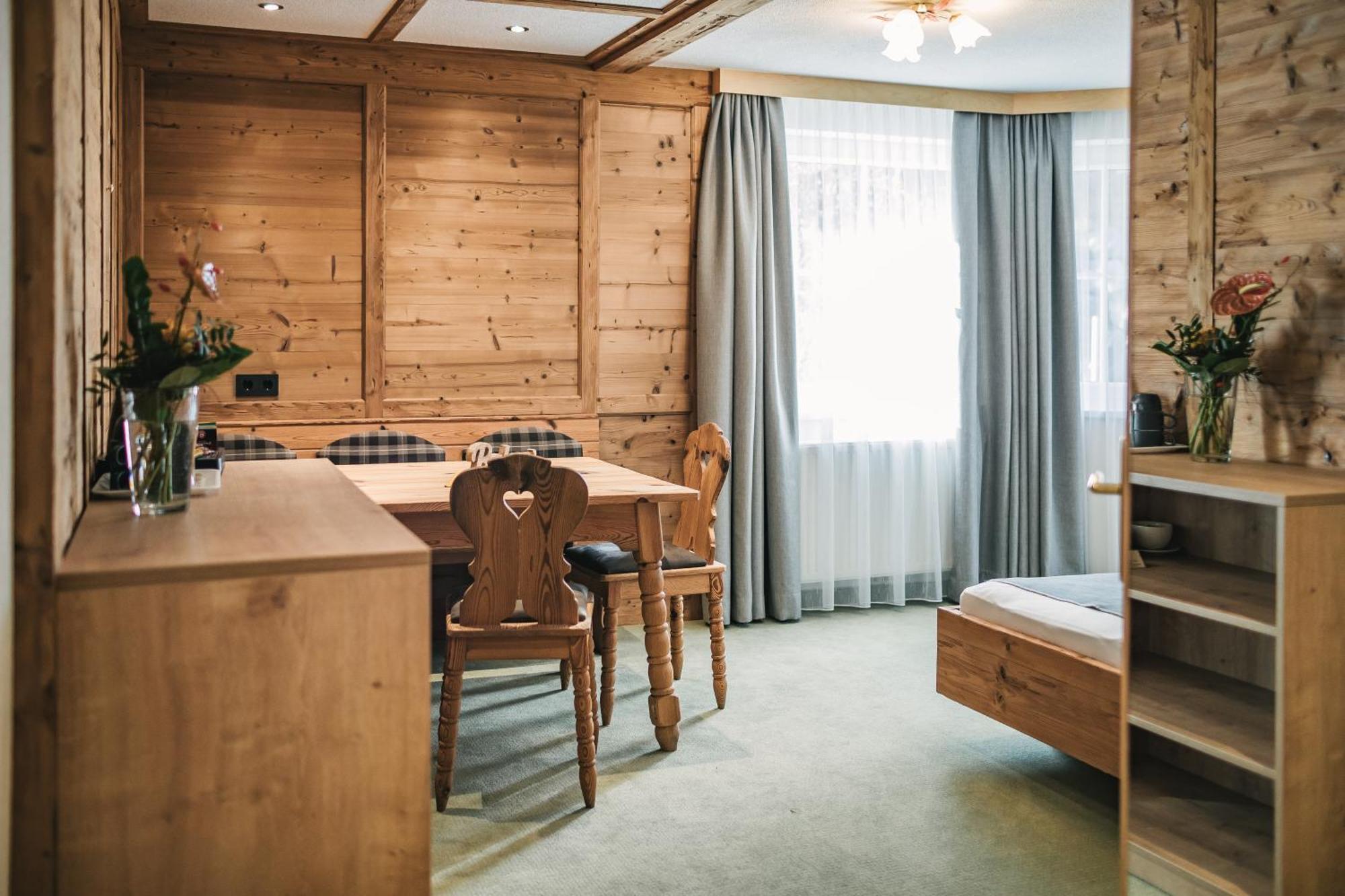 Arlen Lodge Hotel Inkl Premium Karte Im Sommer Sankt Anton am Arlberg Exterior foto