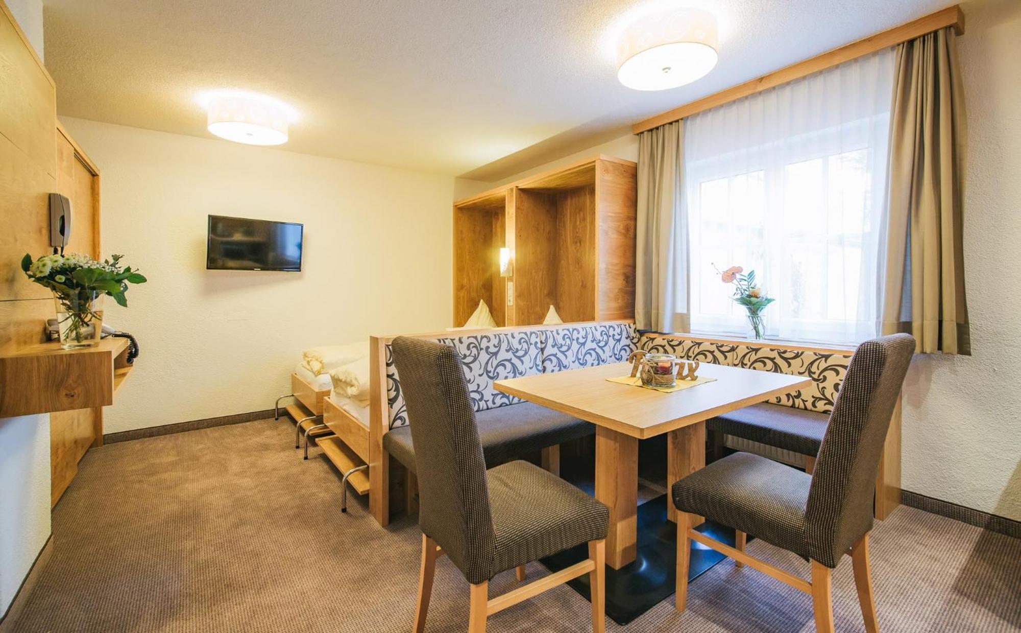 Arlen Lodge Hotel Inkl Premium Karte Im Sommer Sankt Anton am Arlberg Exterior foto